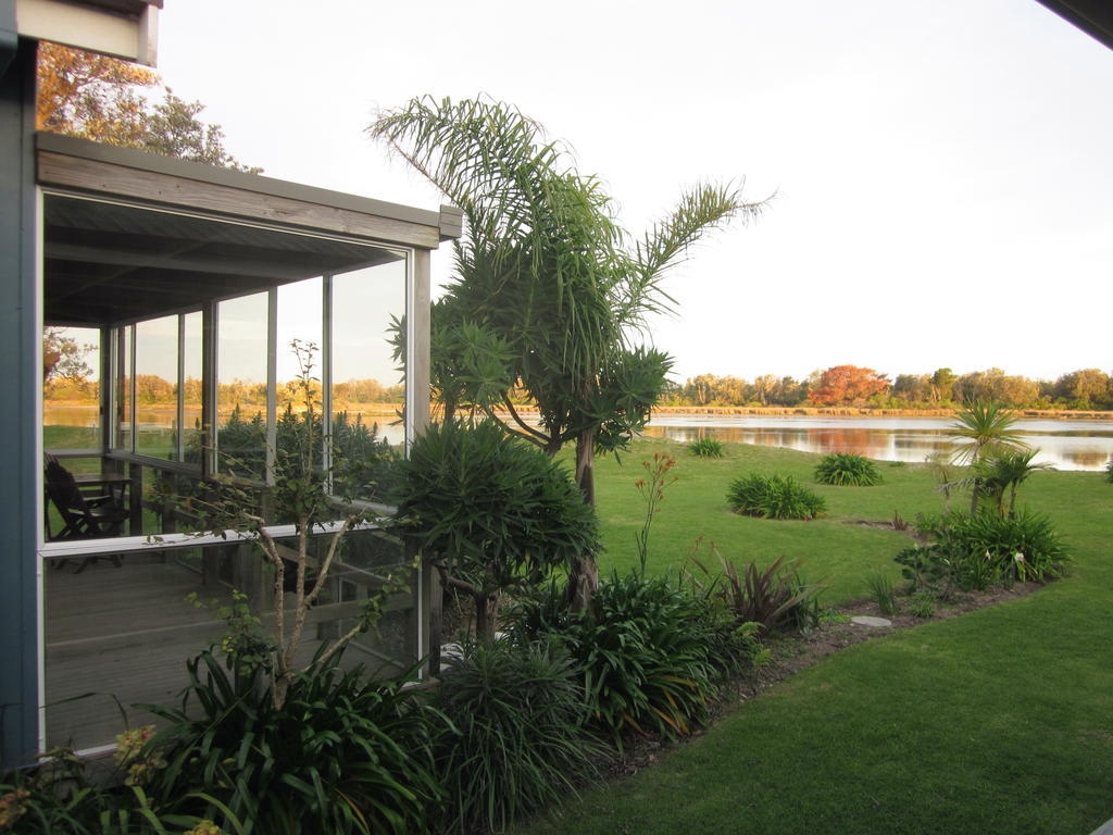 Lakes Entrance Waterfront Cottages With King Beds Exterior foto