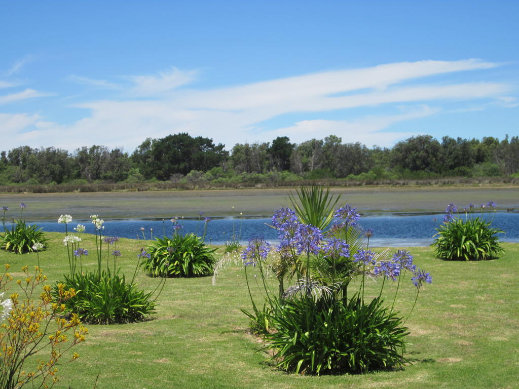 Lakes Entrance Waterfront Cottages With King Beds Exterior foto